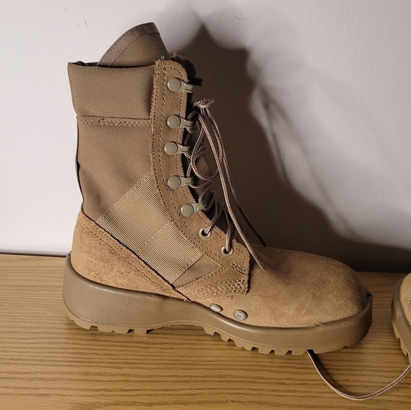 Combat Women's Army Vibram Weatherproof Boot - size (4W) - Excellent Condition - Picture 5 of 11